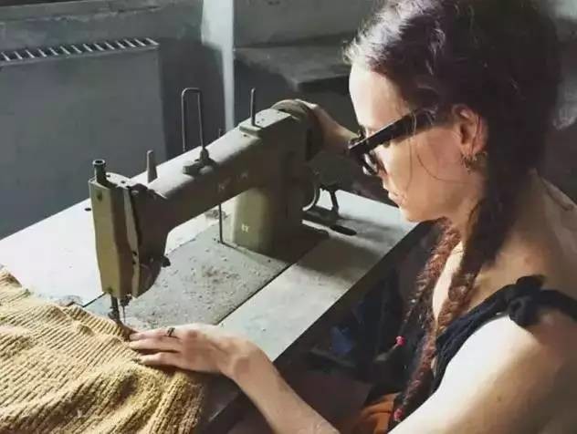 这家店9000件商品全是假货,人们却争相购买