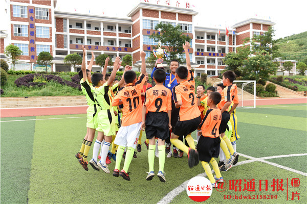 昭通市昭阳区双河小学足球队2017,六安双河中学足球队