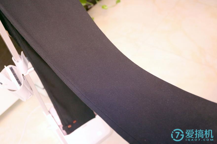 衣服皱皱巴巴没有熨斗怎么办,如何将皱巴巴衣服恢复原状呢