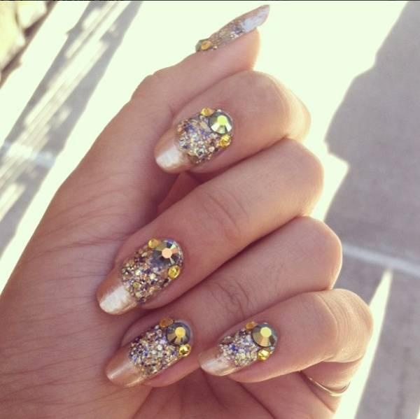 美甲饰品掉色了怎么办,美甲上的珍珠饰品掉色了怎么办