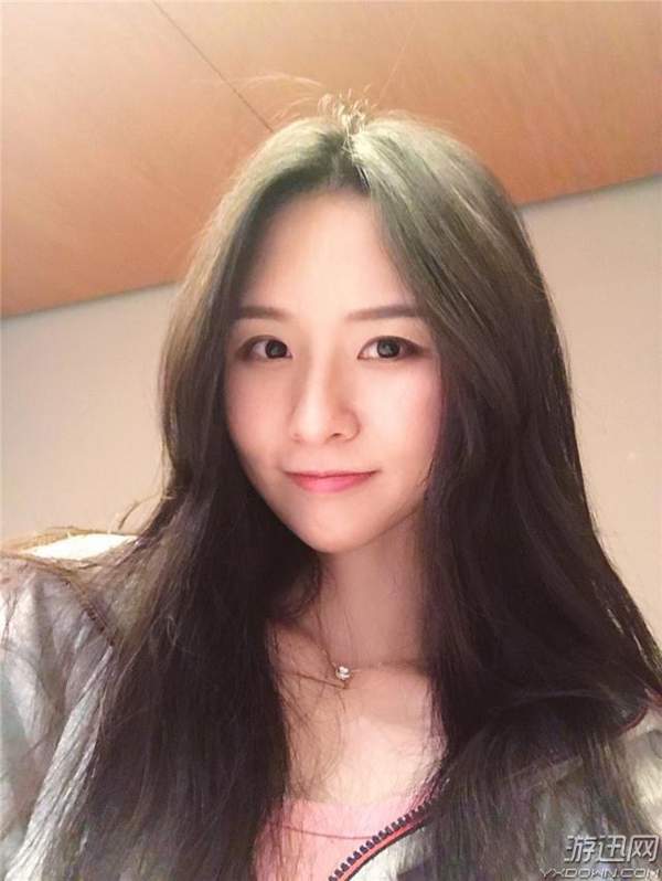 斗鱼一姐阿冷紫霞仙子,斗鱼姐妹花阿冷