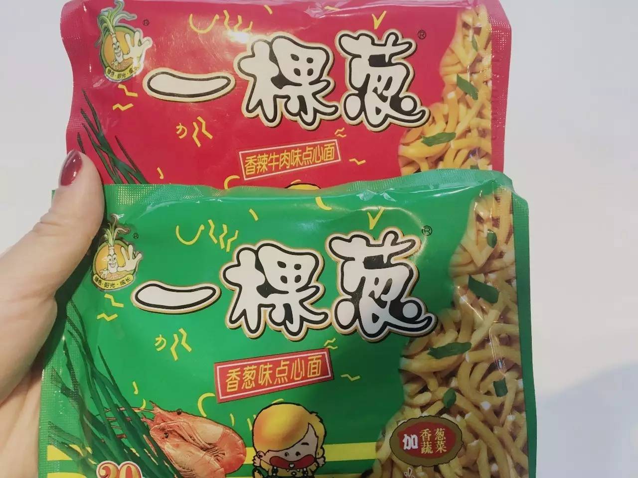 张君雅小浣熊小当家卫龙……谁才是真正的干脆面之王?