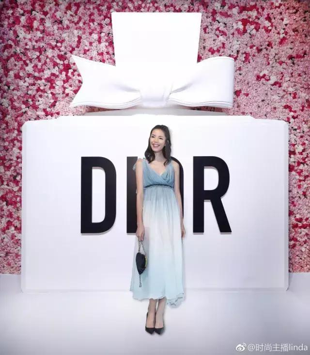 大嘴短发被讽“怪物”，如今逆袭时尚圈第一宠儿