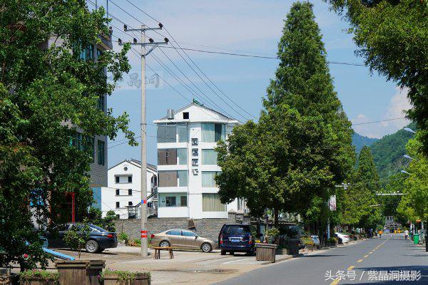 我们是谁？游客！我们做啥？木工！怎么做？打酱油！