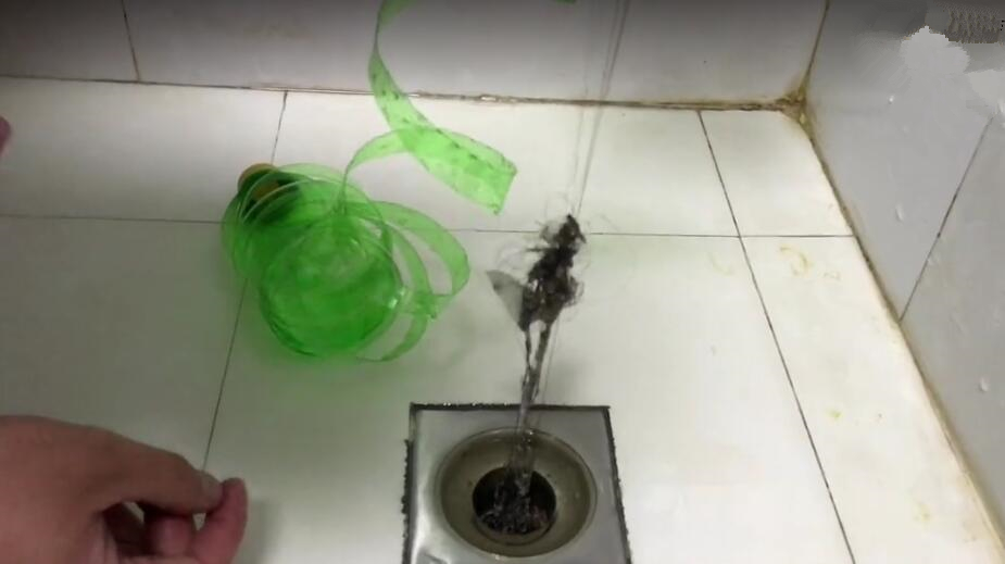 下水道堵塞怎么办快速疏通小窍门,卫生间下水道堵了疏通小窍门