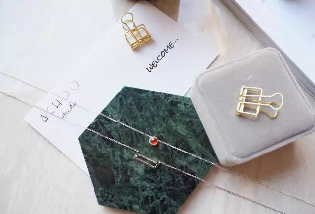 我是让你看项链，不是胸……