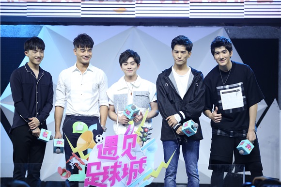 武艺郑恺,郑恺吴昕遇见足球视频