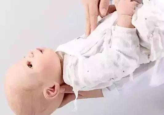 婴幼儿吞食异物的三种急救方法,九个月宝宝误吞异物急救