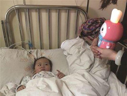 八个月宝宝头肿了,八个月宝宝头部突然红肿