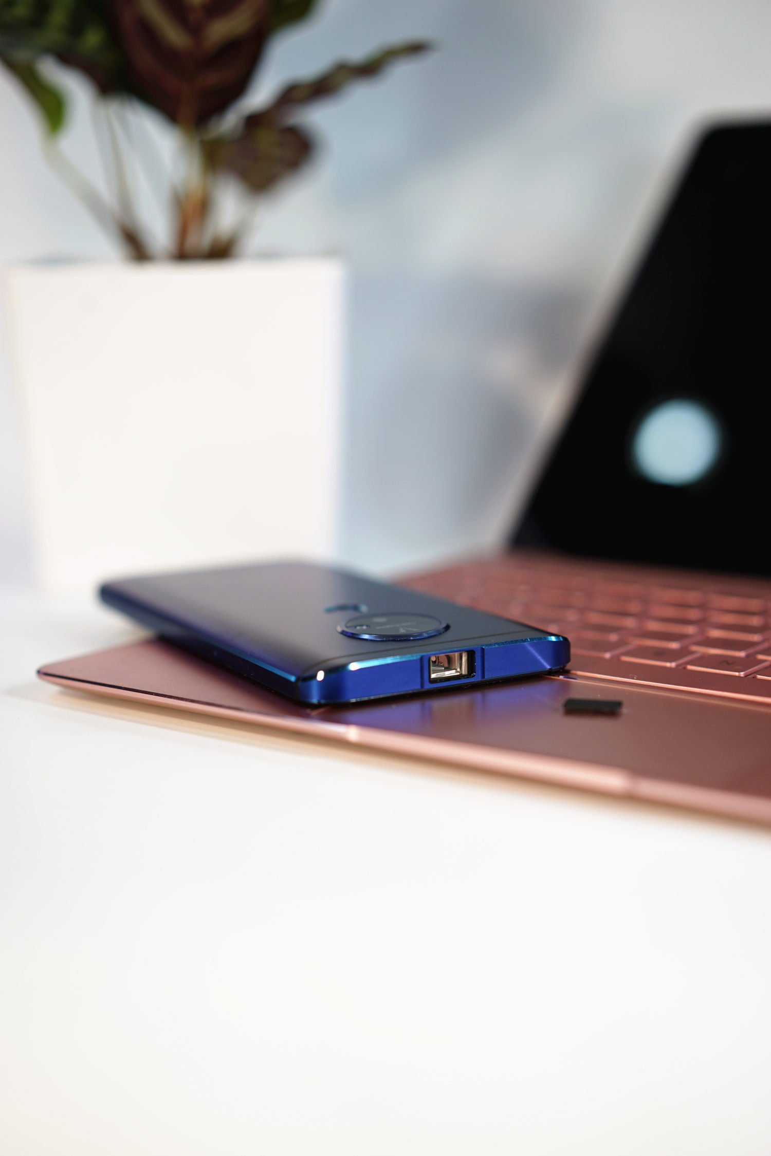 青橙vogav激光投影手机多少钱,青橙voga激光投影手机换电池