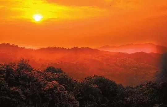 云南昆明悠闲的夏天避暑环境,昆明周边最好的避暑城市