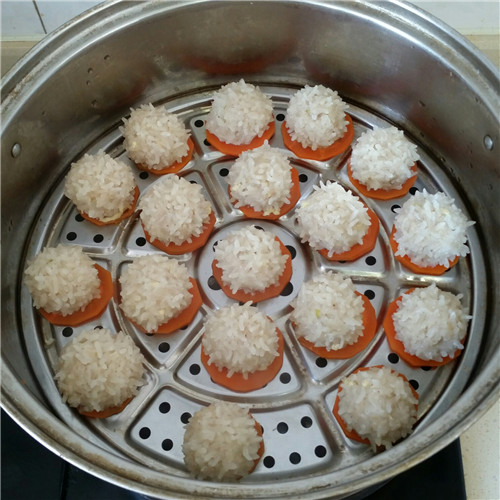 家常蒸糯米丸子的4种做法,咬一口糯米丸子