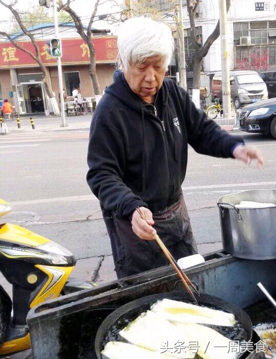 小煎饼珠光白,第一美食之白毛煎饼视频