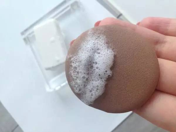 粉扑清洗方法视频教程,粉扑刷子的清洗方法