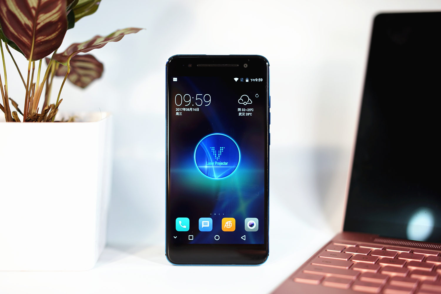 青橙vogav激光投影手机多少钱,青橙voga激光投影手机换电池