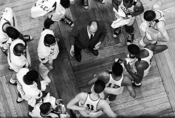 这队打球没号码可选22个球衣退役，或诞生第一个3位数球衣