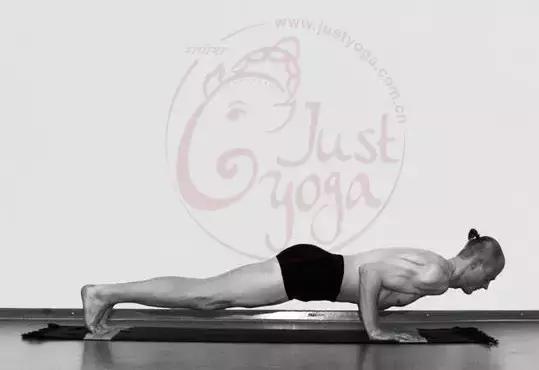 坚持一个月平板支撑会有什么变化,坚持练平板支撑身材有什么变化