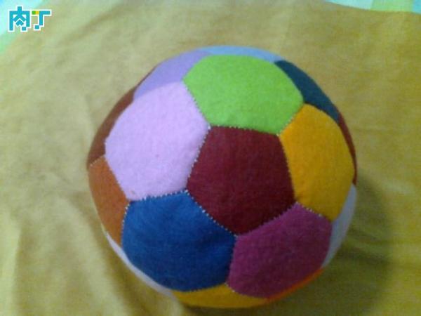 毛绒足球手工制作,不织布足球的做法图片