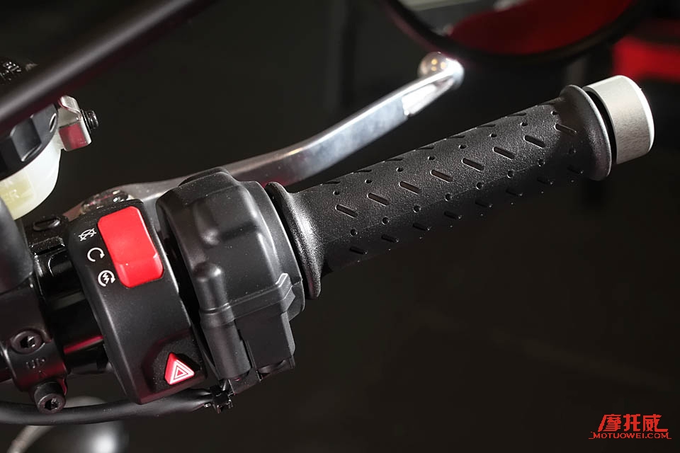 凯旋bonneville1200,凯旋bonneville红色