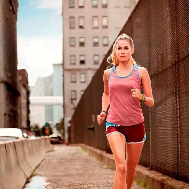 和国外跑友的装备比起来，我们简直在“裸跑”