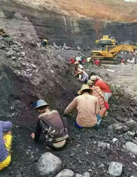 你了解翡翠原石的来历吗,真正的玉石原石是怎样的