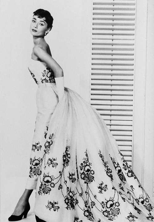 赫本和梦露谁才是你心目中的女神,凭啥让赫本和梦露都如此迷恋