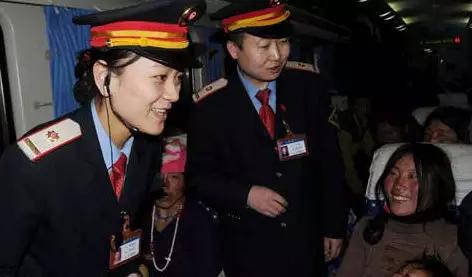 铁路制服肩章级别,铁路制服上肩章杠是代表什么的