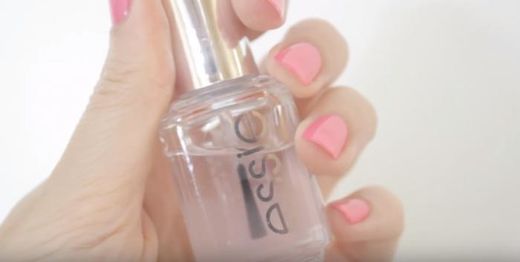 指甲油最快干的方法,如何让指甲油快速干起来