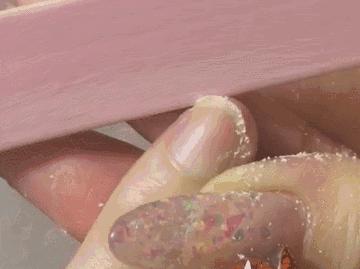 为什么剪指甲指甲会乱飞,剪指甲的时候指甲飞到鼻孔里