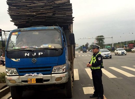 柳州运管查非法营运,柳州严查电动三轮车