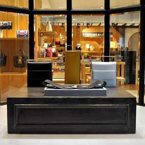 不想撞包这款轻奢包包你值得拥有,不撞包的小众包包