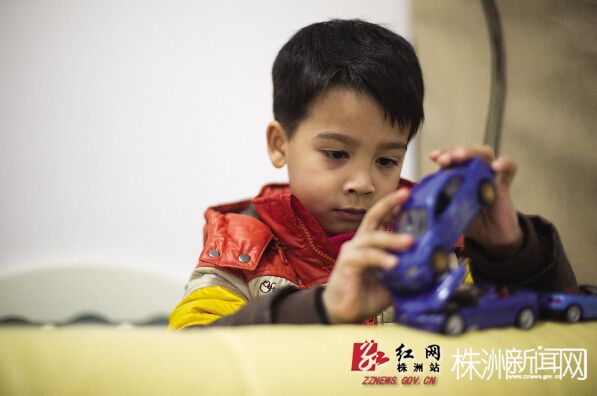 国外小孩印度口音,印度小孩会多国语言