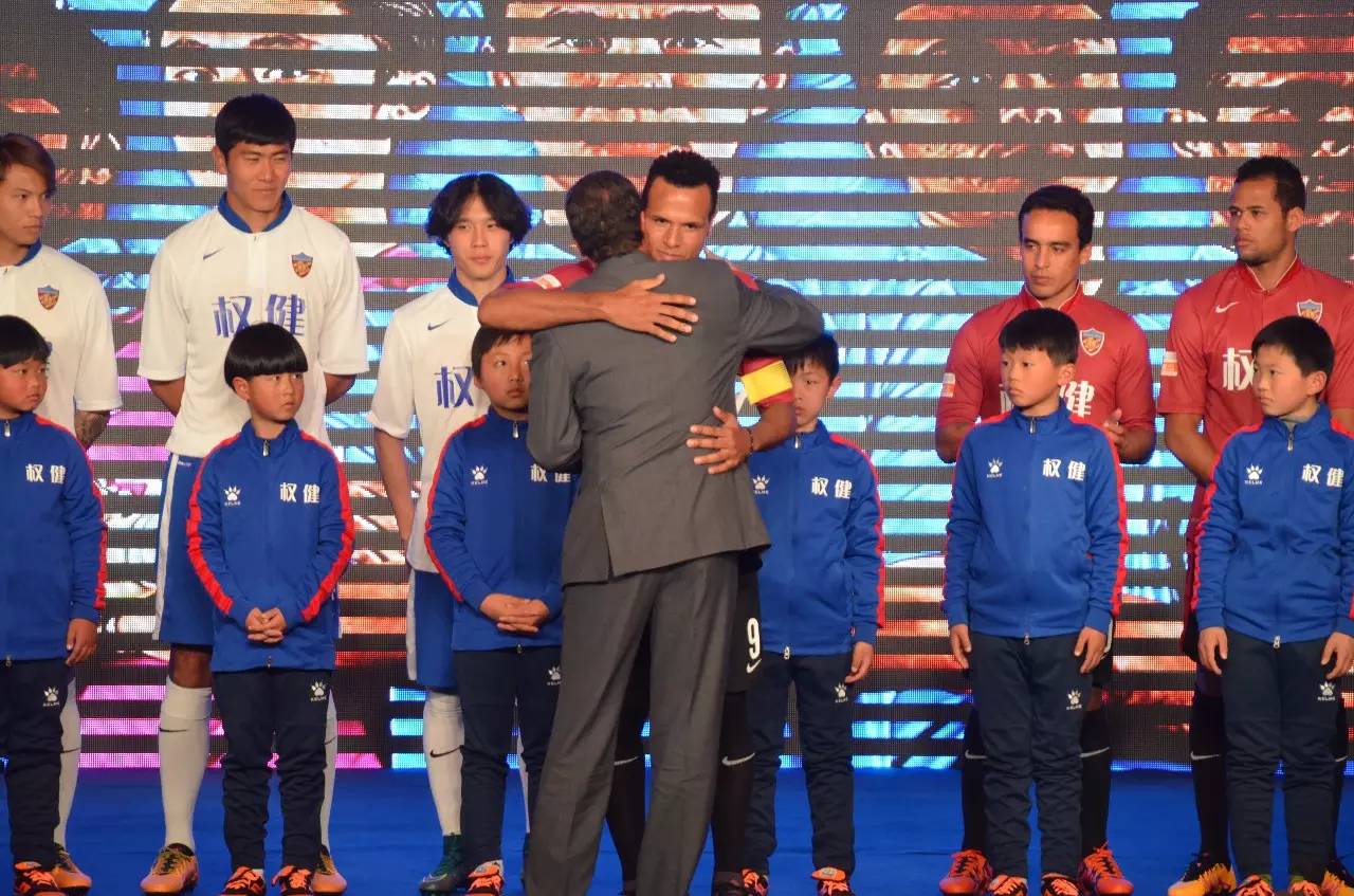 央视足球盛宴女主持,中央5套足球盛宴女主持人