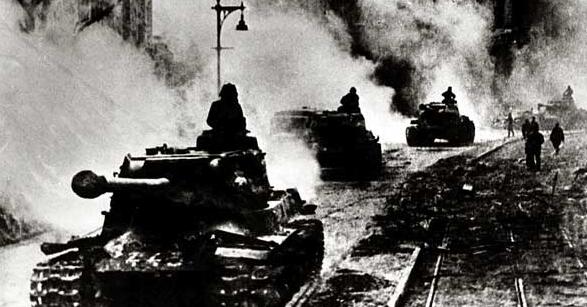 苏联占领柏林代价,1945年苏军攻破柏林真实录像