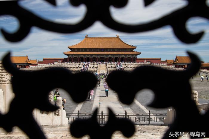 腾龙2.8恒定变焦镜头,大变焦镜头腾龙18-400怎样