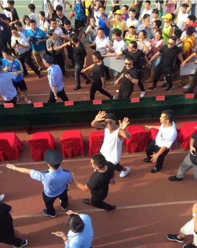 世界足球先生球迷,罗纳尔迪尼奥世界先生