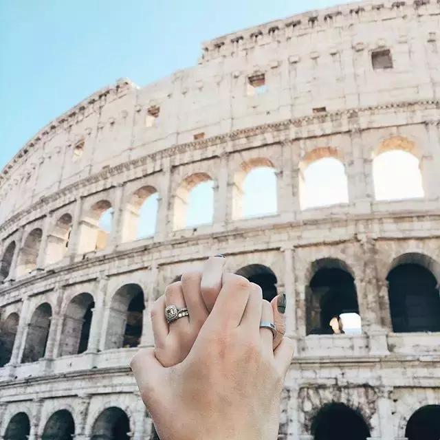 他的朋友圈里都是她,你的朋友圈全是她的照片