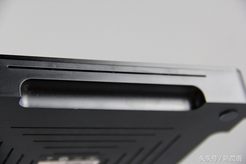 还在用路由器挂积分兑会员?快来看看这款下片赚钱两不误的新路由