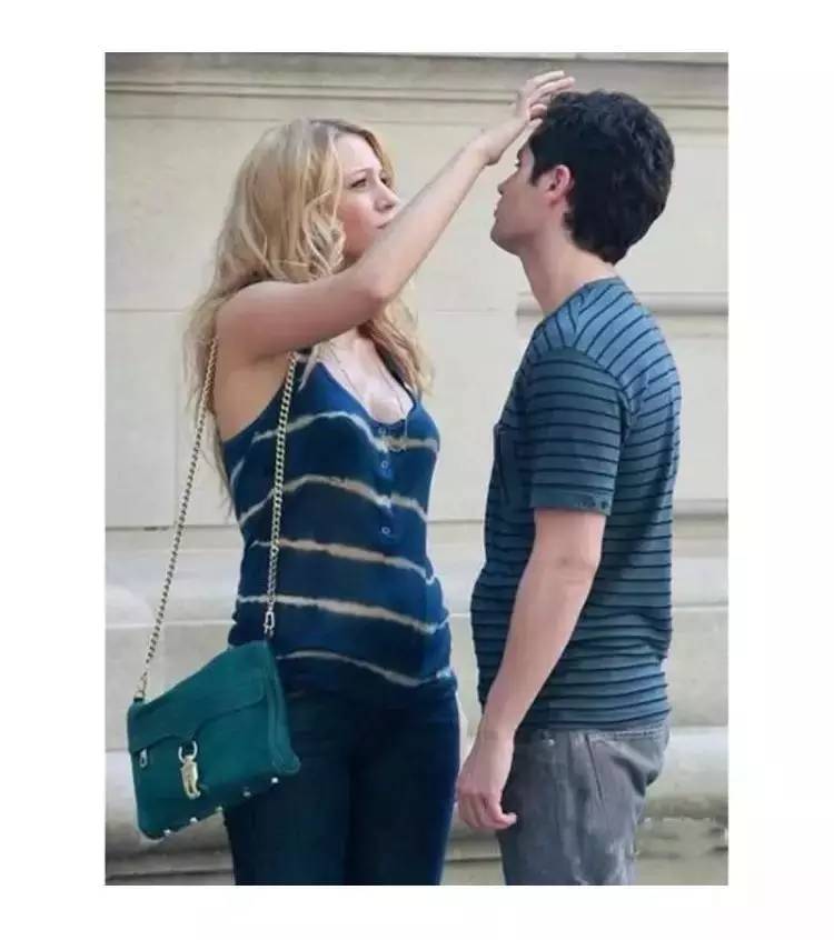 杨幂同款亮晶晶包包,杨幂最新同款包