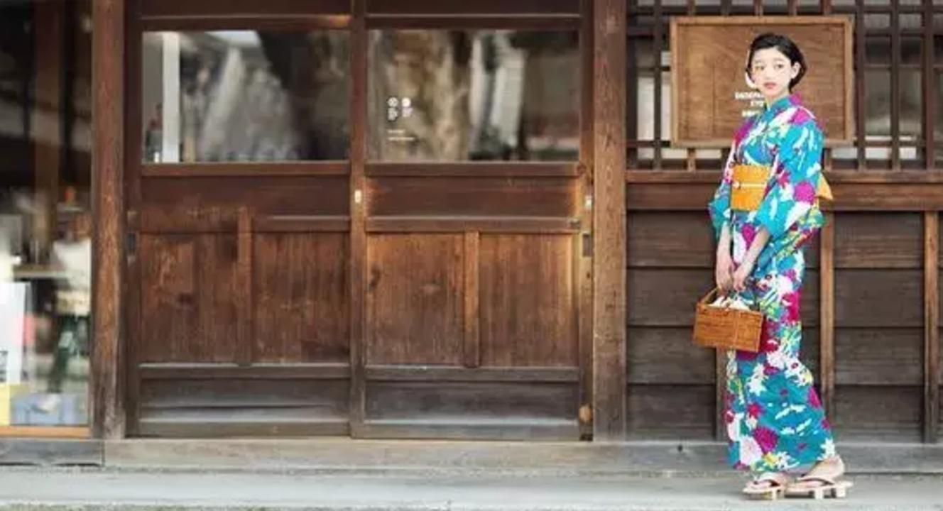 正统浴衣怎么穿,浴衣可穿长袖