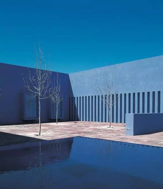 建築有水，心若止水