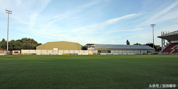 看台负能量宣泄与良好氛围的营造，英国球迷怎么看？｜体育文化