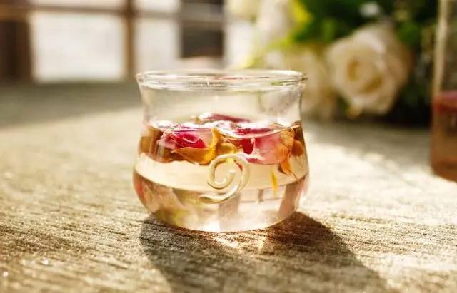 大姨妈期间惹女朋友生气怎么哄,大姨妈怎么缓解情绪