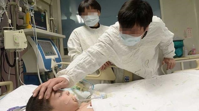 宝宝额头上的包越来越大,宝宝额头上的包变硬了