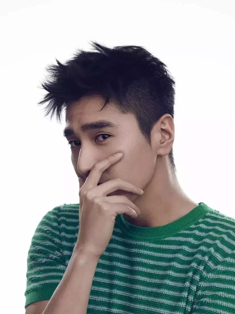 终于知道娱乐圈哪对CP爱撒狗粮了，隔着屏幕都闻到恋爱的酸臭味