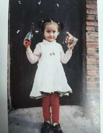 舒畅晒与刘亦菲19年前合照回放,85后女星18岁旧照刘亦菲舒畅真美