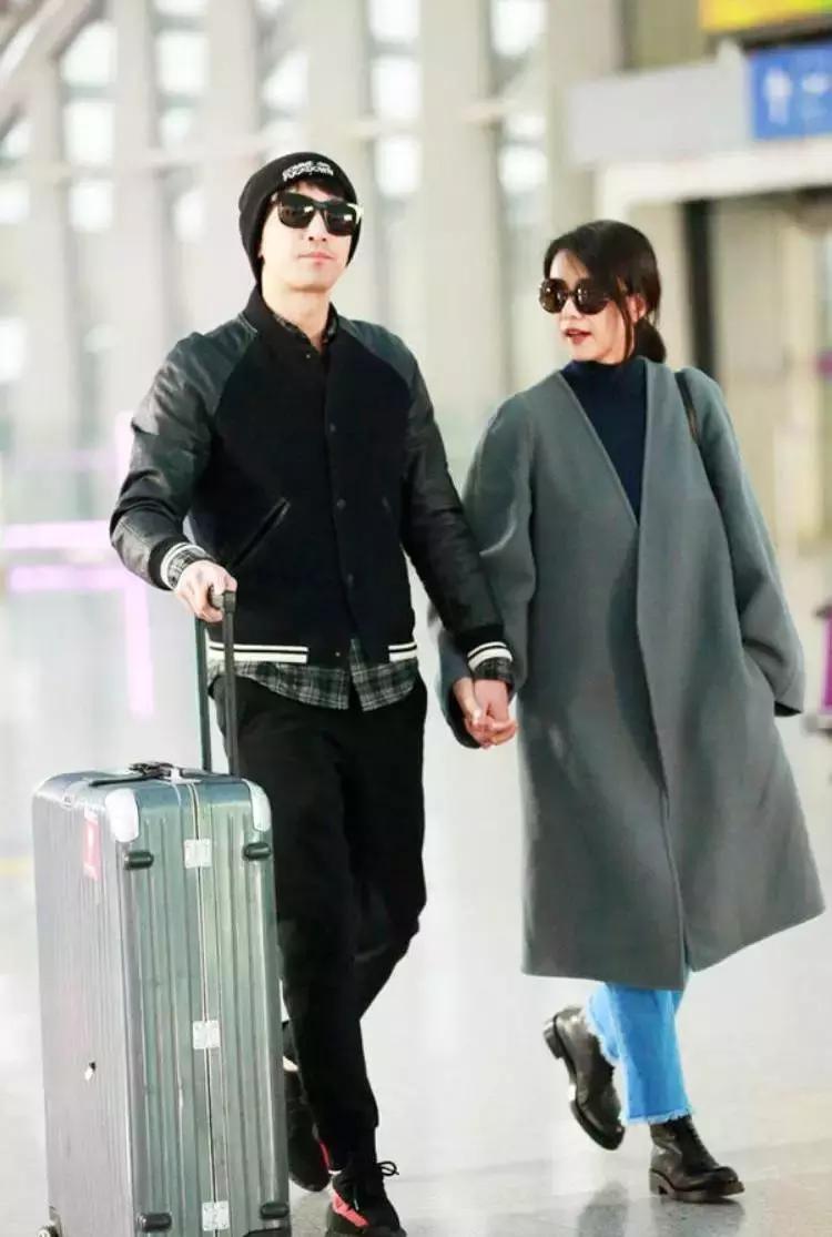 终于知道娱乐圈哪对CP爱撒狗粮了，隔着屏幕都闻到恋爱的酸臭味