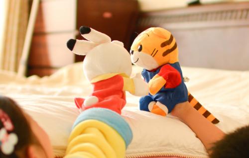 孩子最应该玩的4种游戏,3个孩子一起玩的游戏