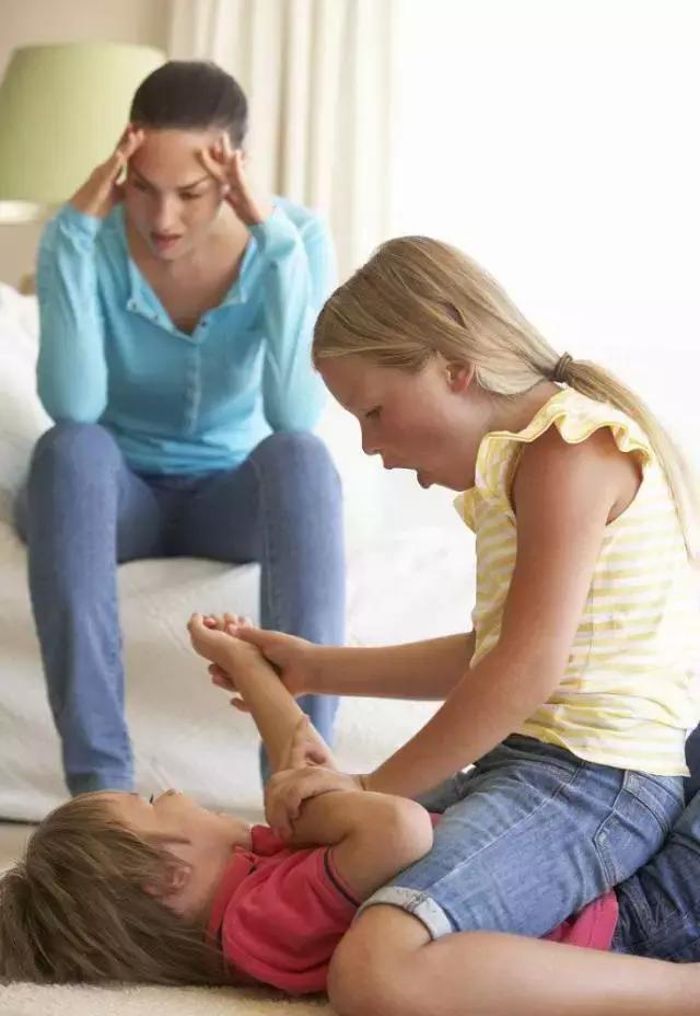 孩子打人怎么去正确引导,孩子打人怎么教