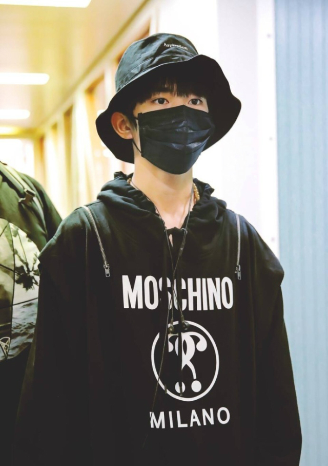 易烊千玺代言的单品,杨幂易烊千玺时尚单品